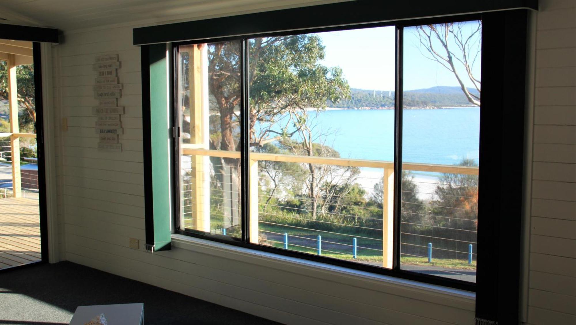 Kingfisher Cottage Beachfront At The Binalong Bay Exterior photo