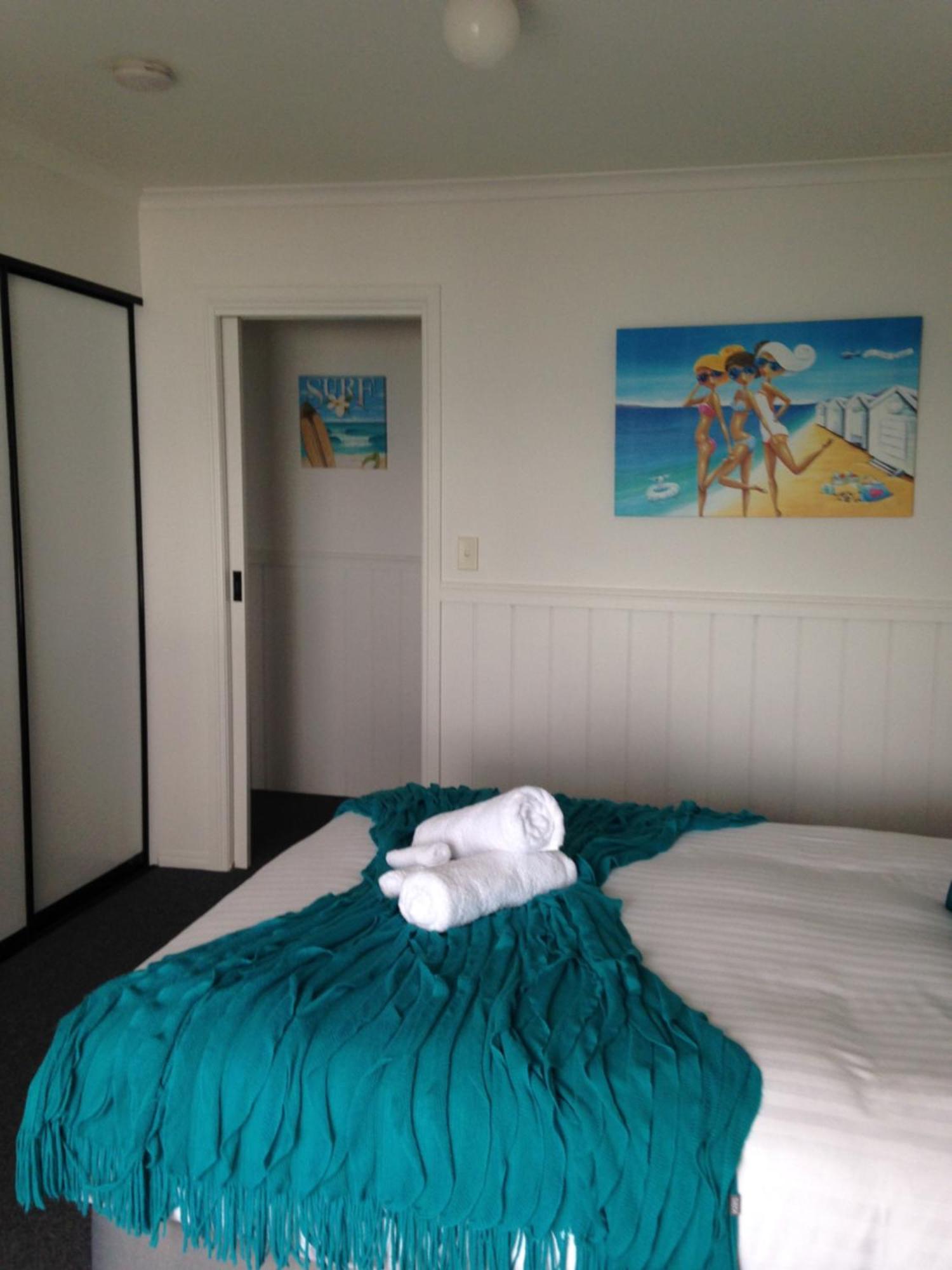 Kingfisher Cottage Beachfront At The Binalong Bay Exterior photo